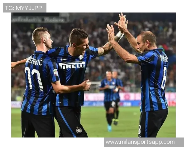 国米战胜热那亚首次独占意甲榜首位置展现强劲实力 国米战胜热那亚首次独占意甲榜首位置展现强劲实力