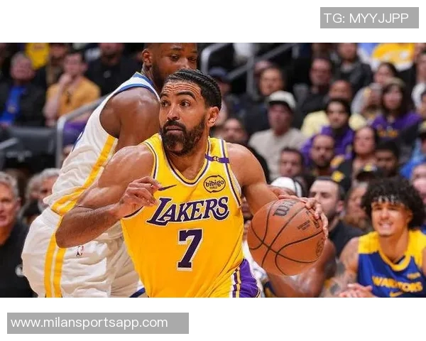 湖人末节进攻停滞不前文森特三分球引发太阳替补席狂欢