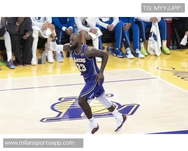 詹姆斯罚球表现不佳14投仅7中贡献23分6助攻球队遭遇惨败正负值惨淡18