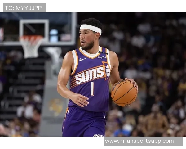 布克全能表现助力球队胜利14投7中贡献21分11助攻正负值高达21