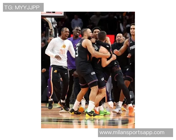 邓恩称布克与狄龙如冰火组合前者冷酷无情后者充满活力展现完美对比