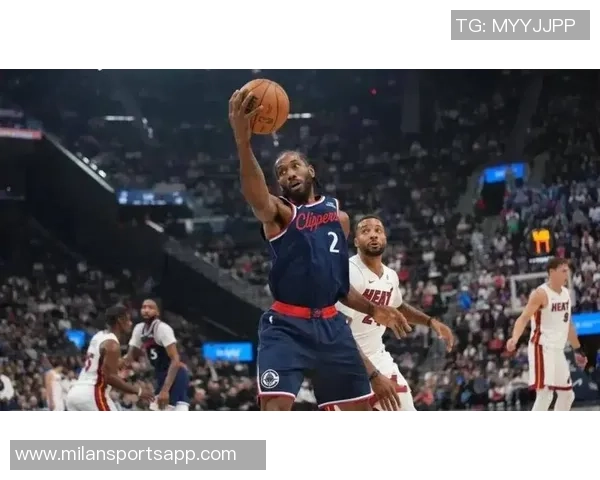 伦纳德带伤坚持作战脚踝膝盖问题仍需关注