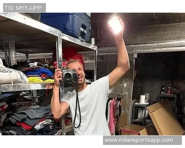 26岁退役热刺门将怀特曼成功转型为摄影师与电影导演展现文艺风采