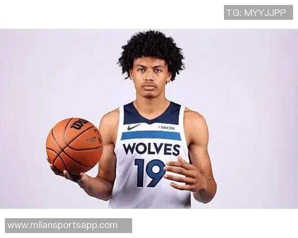 芬奇赞贝兰热打球风格强硬敏锐感知比赛局势令人印象深刻 芬奇赞贝兰热打球风格强硬敏锐感知比赛局势令人印象深刻